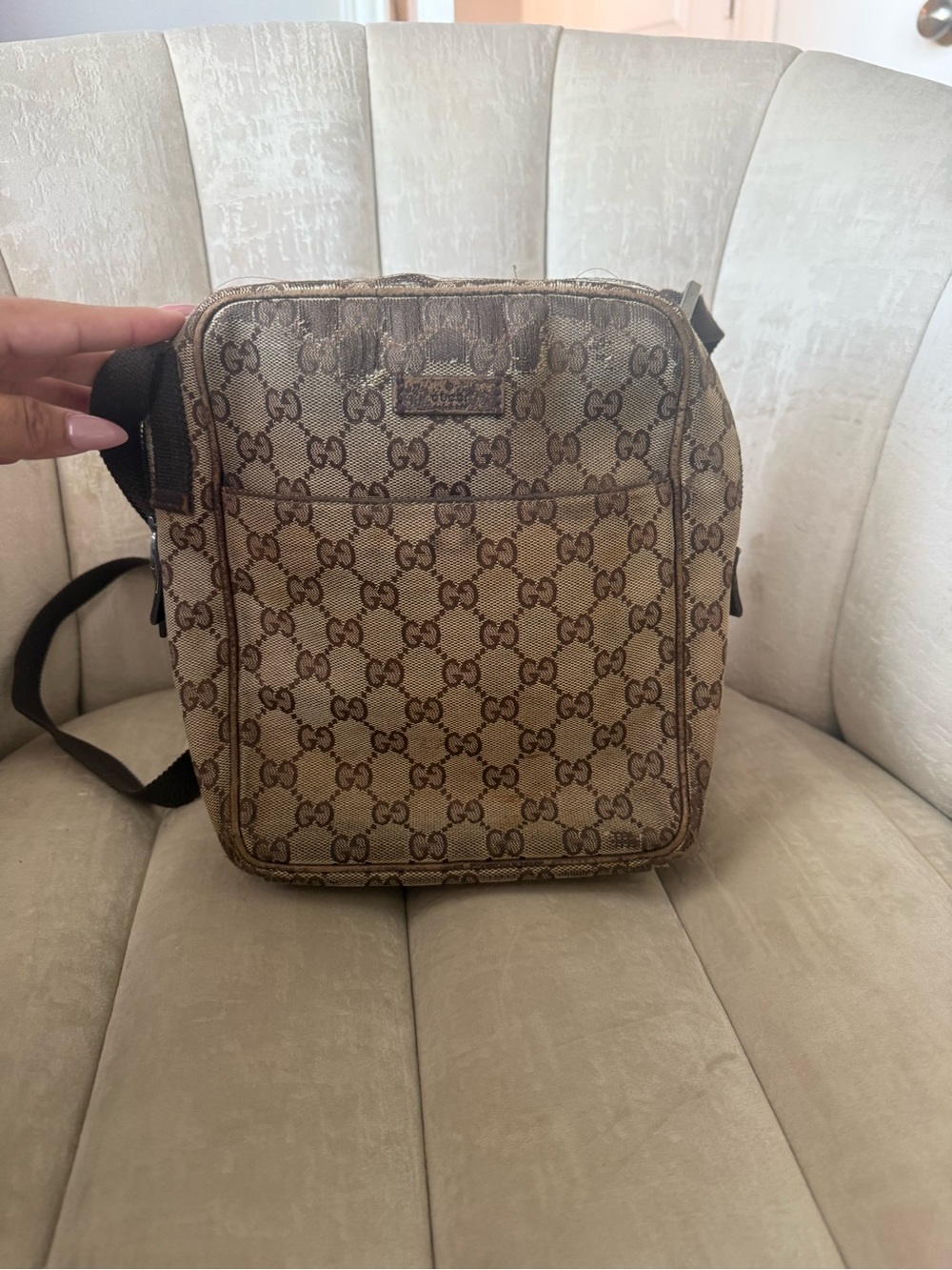 Gucci Brown/Beige GG Supreme Messenger Crossbody